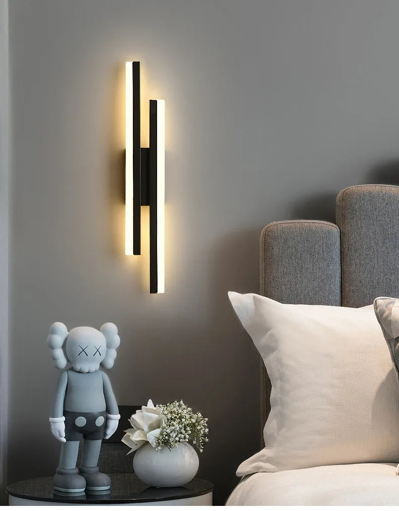 Dimmable 3-Colour LED Wall Lamp – Black or Gold