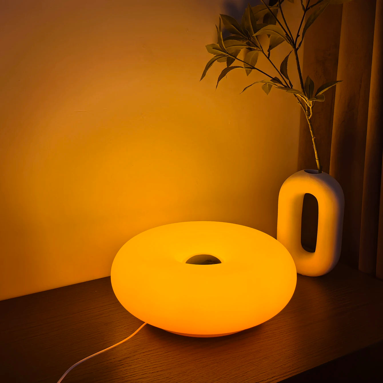 Doughnut Ring LED Table Lamp – Rechargeable Touch Ambient Light