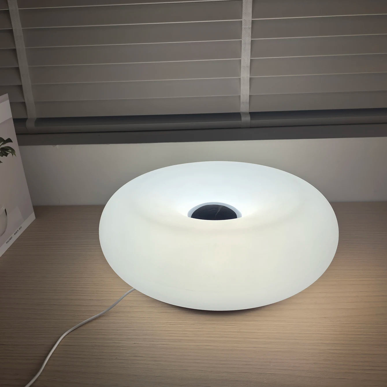 Doughnut Ring LED Table Lamp – Rechargeable Touch Ambient Light