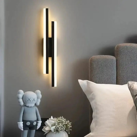 Dimmable 3-Colour LED Wall Lamp – Black or Gold
