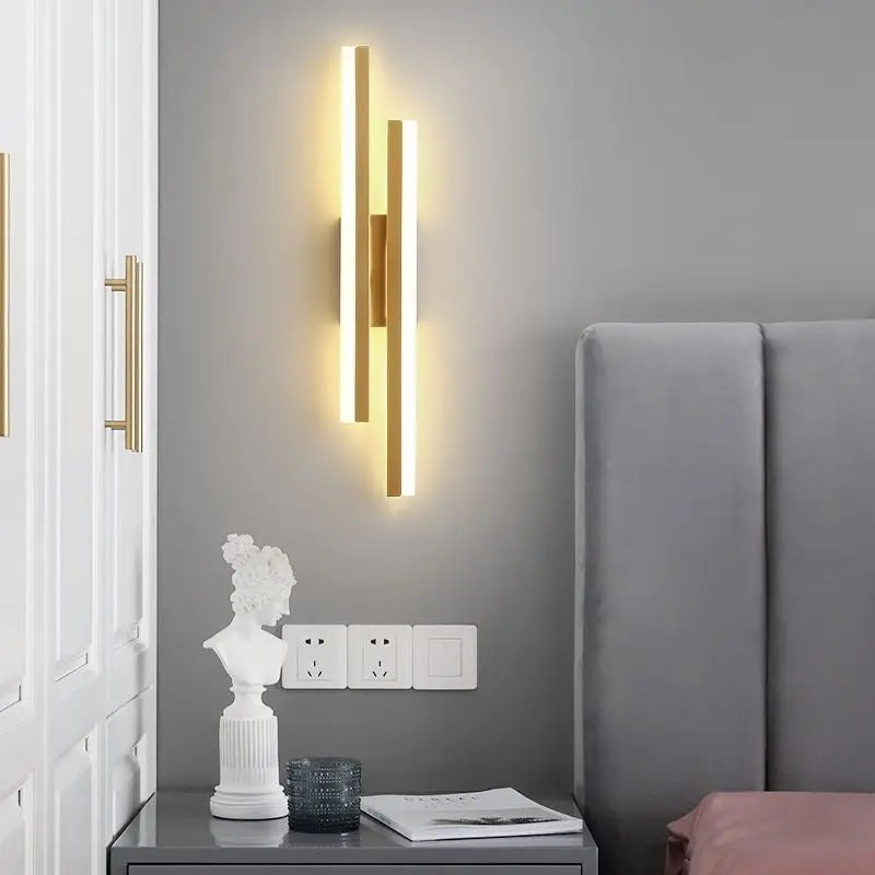 Dimmable 3-Colour LED Wall Lamp – Black or Gold